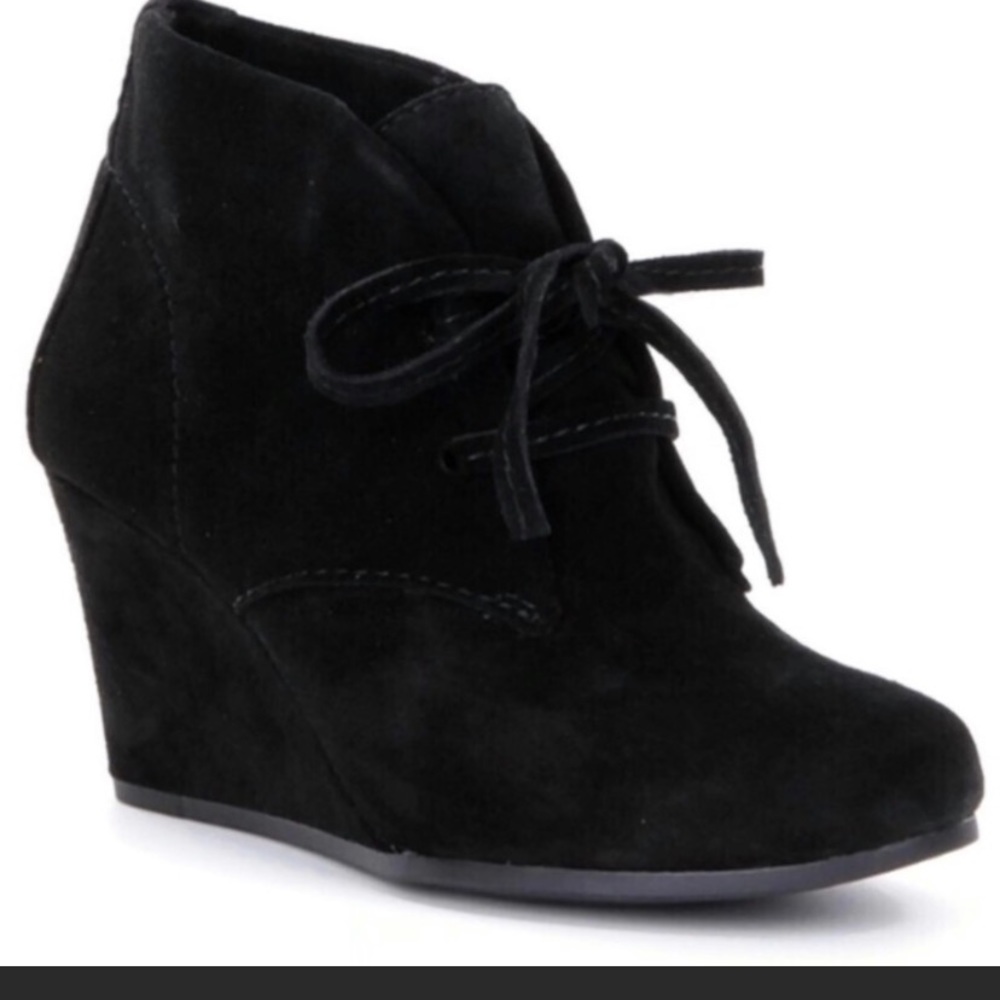 Gianni Bini black Suede wedge booties